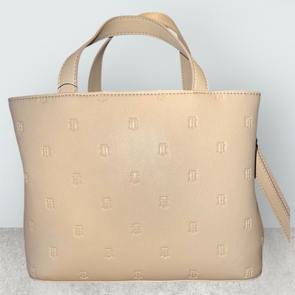 Tommy Hilfiger Tan Crossbody Bag with Classic Design - Picture 3 of 6